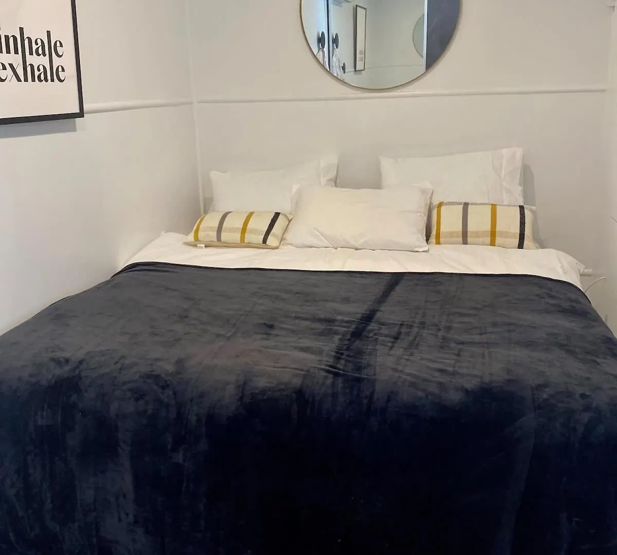 5 Bed 5 Bath Urban Getaway Ipswich Central Holiday home