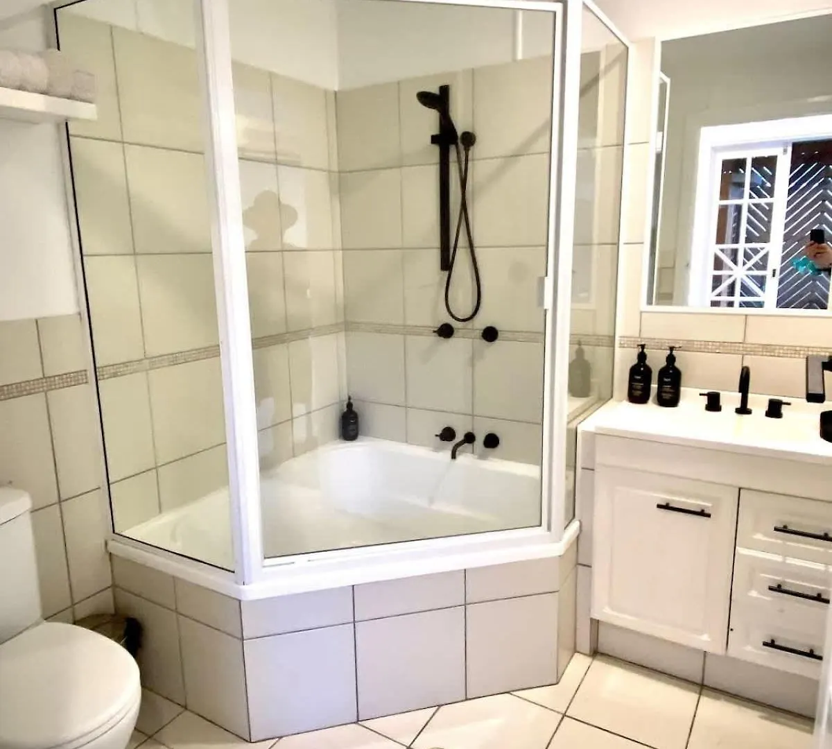 5 Bed 5 Bath Urban Getaway Ipswich Central Australia