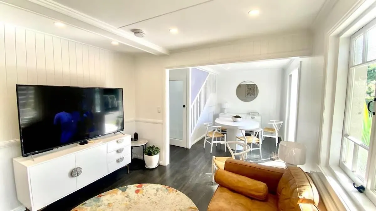 Holiday home 5 Bed 5 Bath Urban Getaway Ipswich Central Australia