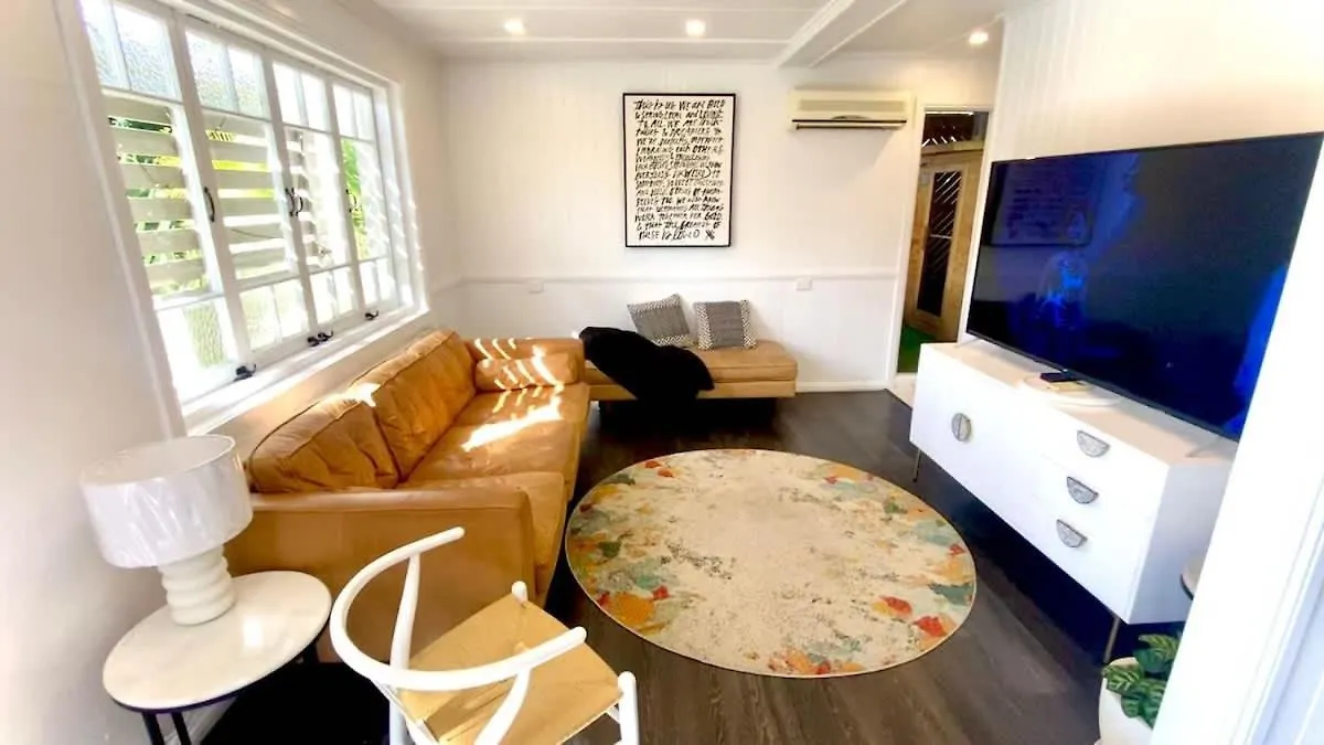 5 Bed 5 Bath Urban Getaway Ipswich Central 0*,