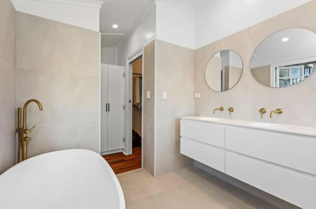 5 Bed 5 Bath Urban Getaway Ipswich Central