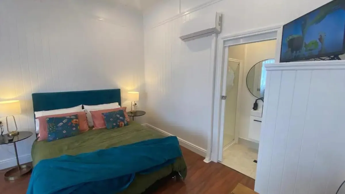 Holiday home 5 Bed 5 Bath Urban Getaway Ipswich Central