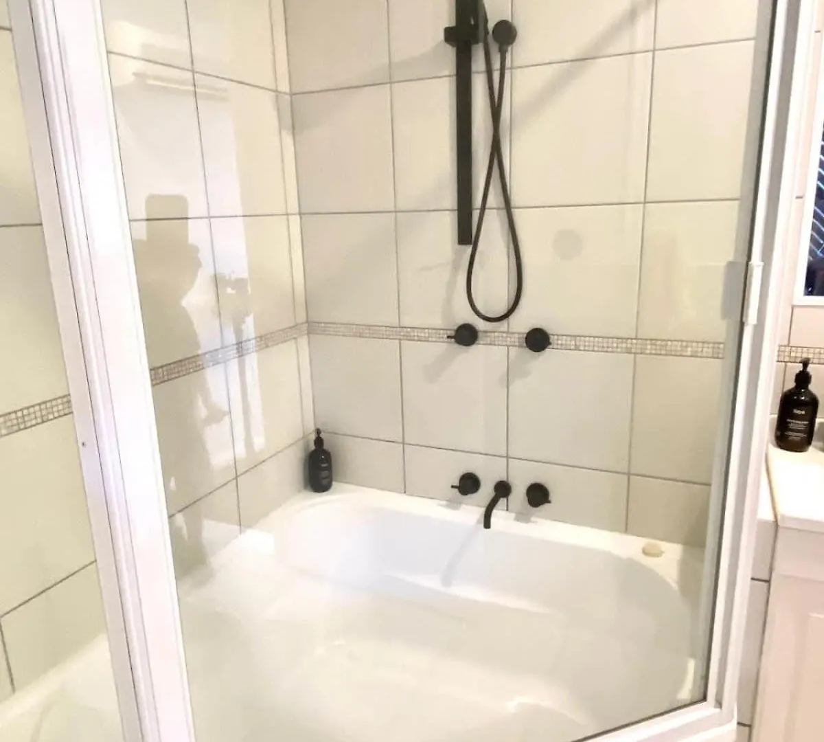 5 Bed 5 Bath Urban Getaway Ipswich Central 0*,  Australia